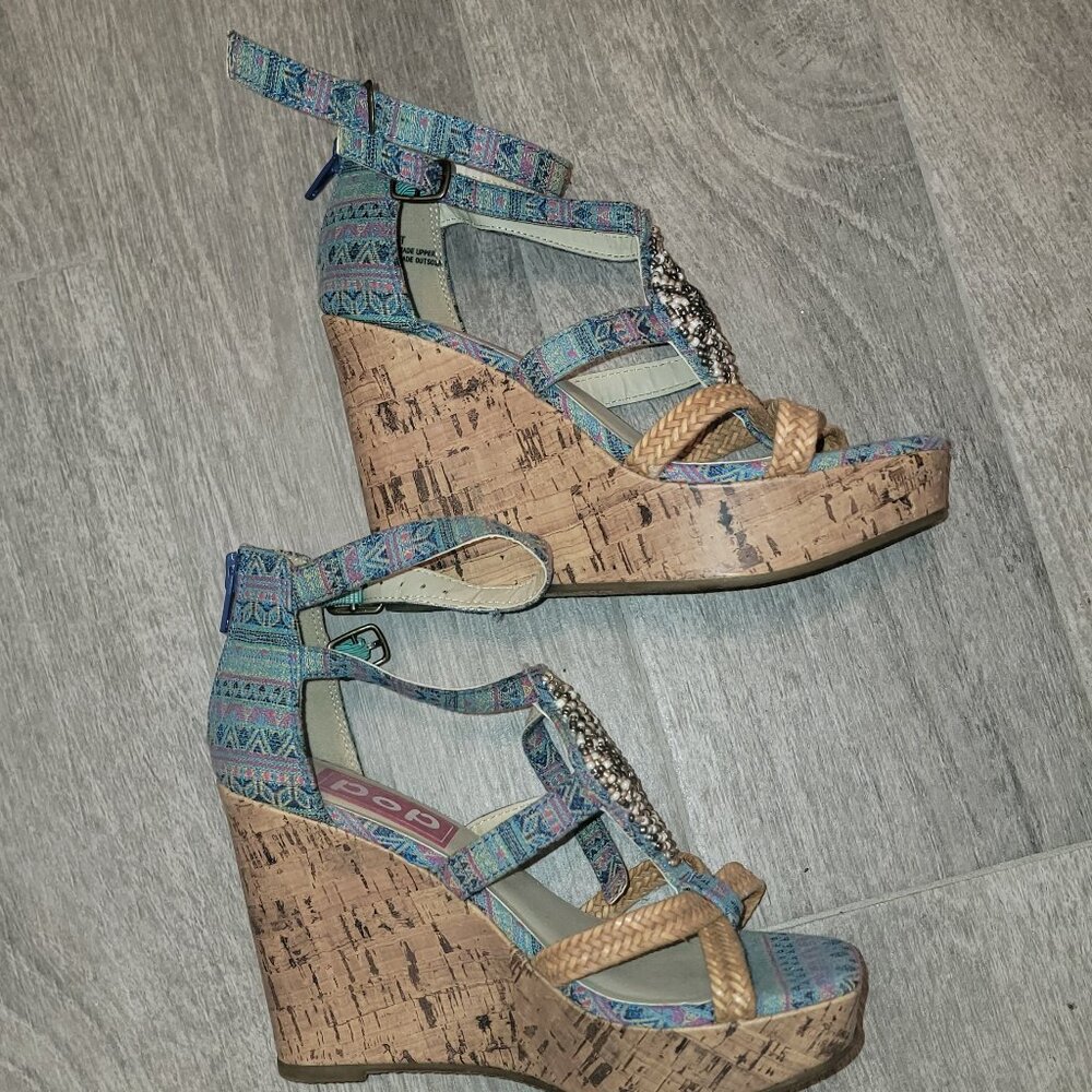 π MULTI COLOR BEADED PLATFORM SANDALS - Picture 4 of 5